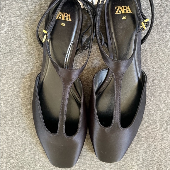 Satin Effect Flat Shoes - Picture 7 of 8